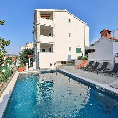 4 Bedroom Amazing In Okrug Donji Appartement Donji Okrug (Ciovo)