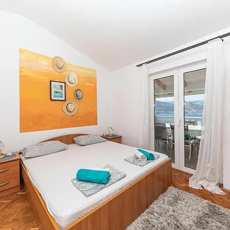 4 Bedroom Amazing In Okrug Donji Donji Okrug (Ciovo)
