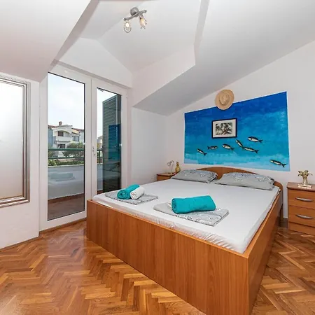 Appartement 4 Bedroom Amazing In Okrug Donji *